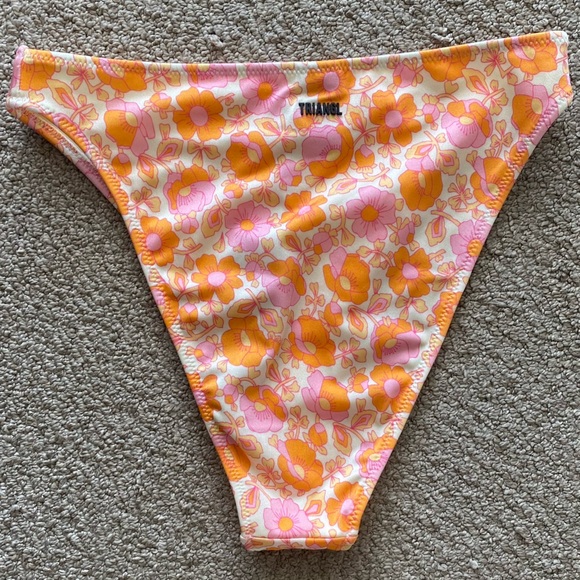 BNWT FLORAL PATTERN TRIANGL BIKINI SET - Picture 5 of 6